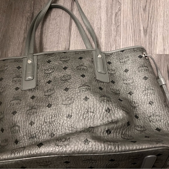 MCM tote - Picture 3 of 6